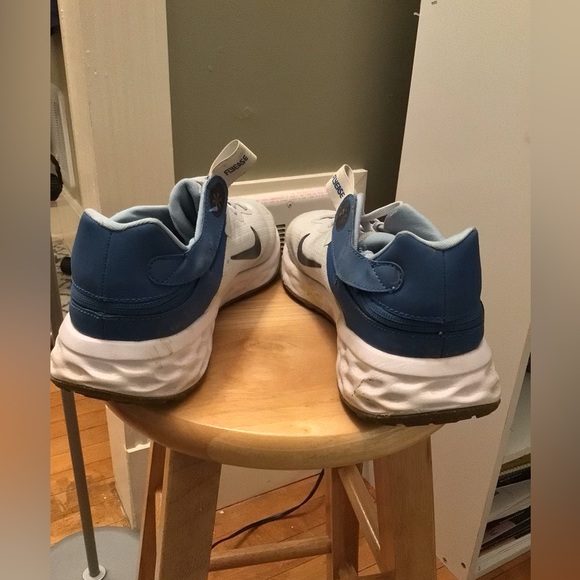 Nike wide foot Running shoe - Picture 2 of 3